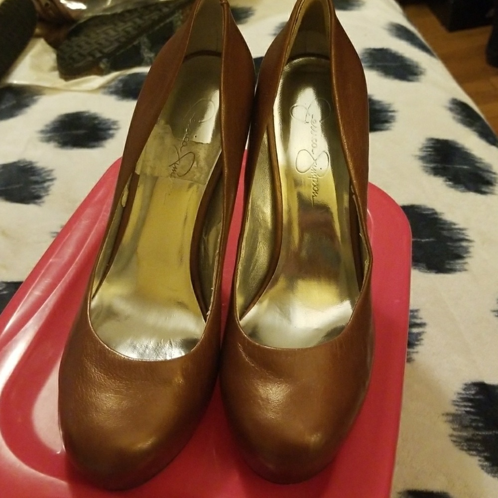 Jessica Simpson leather pumps
